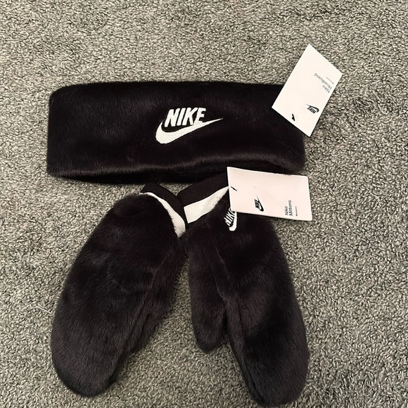 Nike Accessories - NWT Nike Mittens and headband